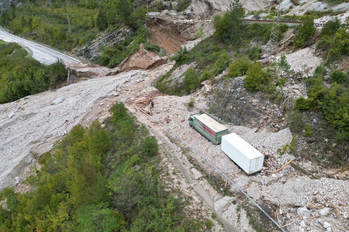 Poplave U BiH Onemogućile Poslovanje Luke Ploče