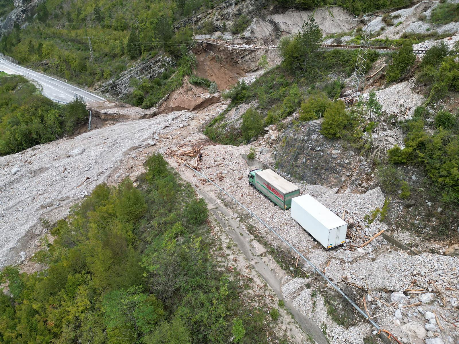 Poplave u BiH onemogućile poslovanje Luke Ploče